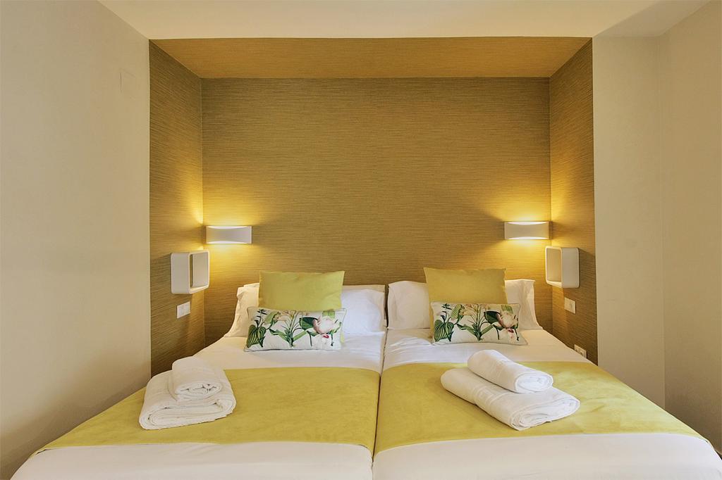 Apartamentos Malagueta Urban Beach Малага Экстерьер фото