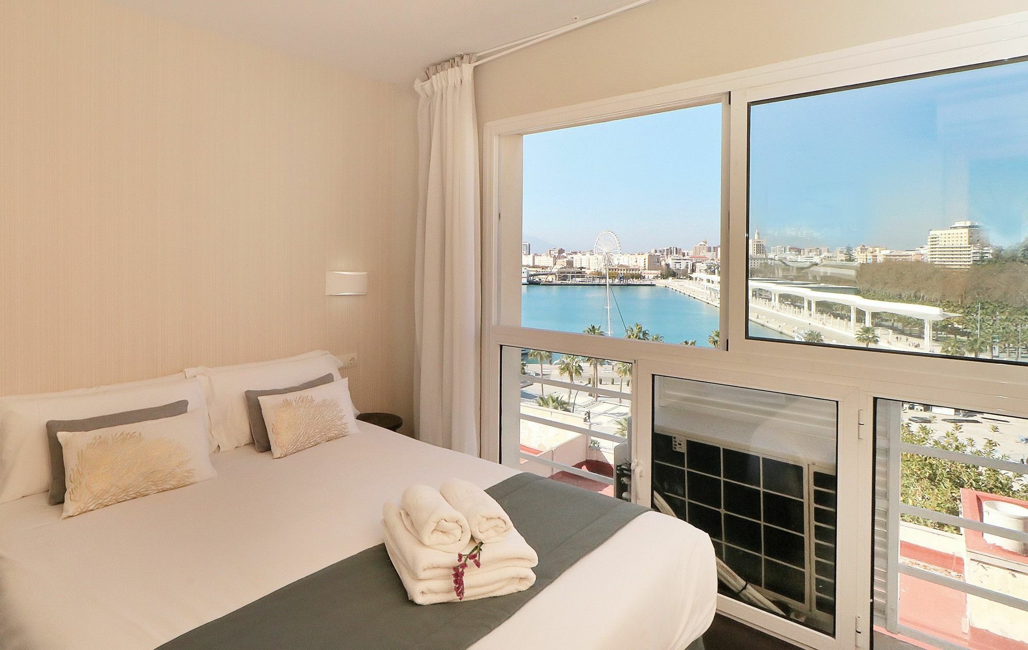 Apartamentos Malagueta Urban Beach Малага Экстерьер фото