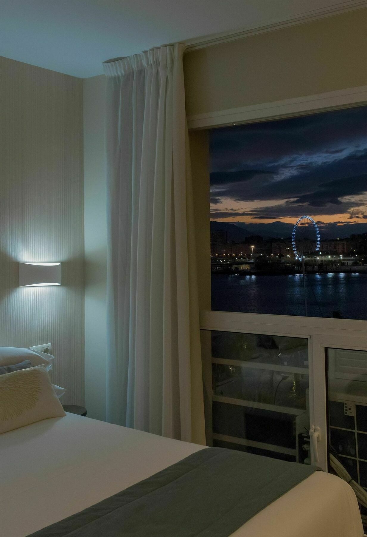 Apartamentos Malagueta Urban Beach Малага Экстерьер фото