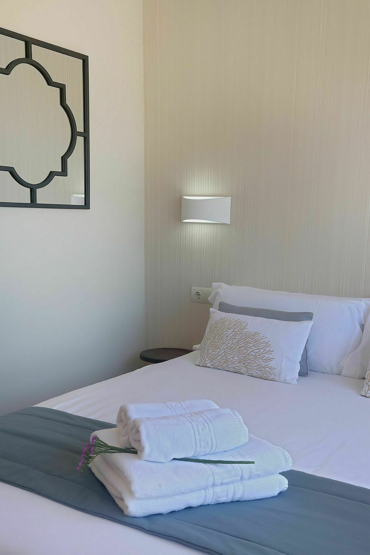 Apartamentos Malagueta Urban Beach Малага Экстерьер фото